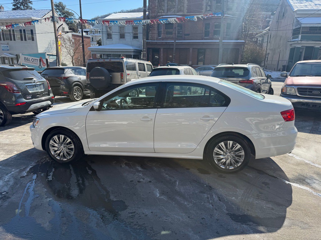 2012 Volkswagen Jetta Image 2