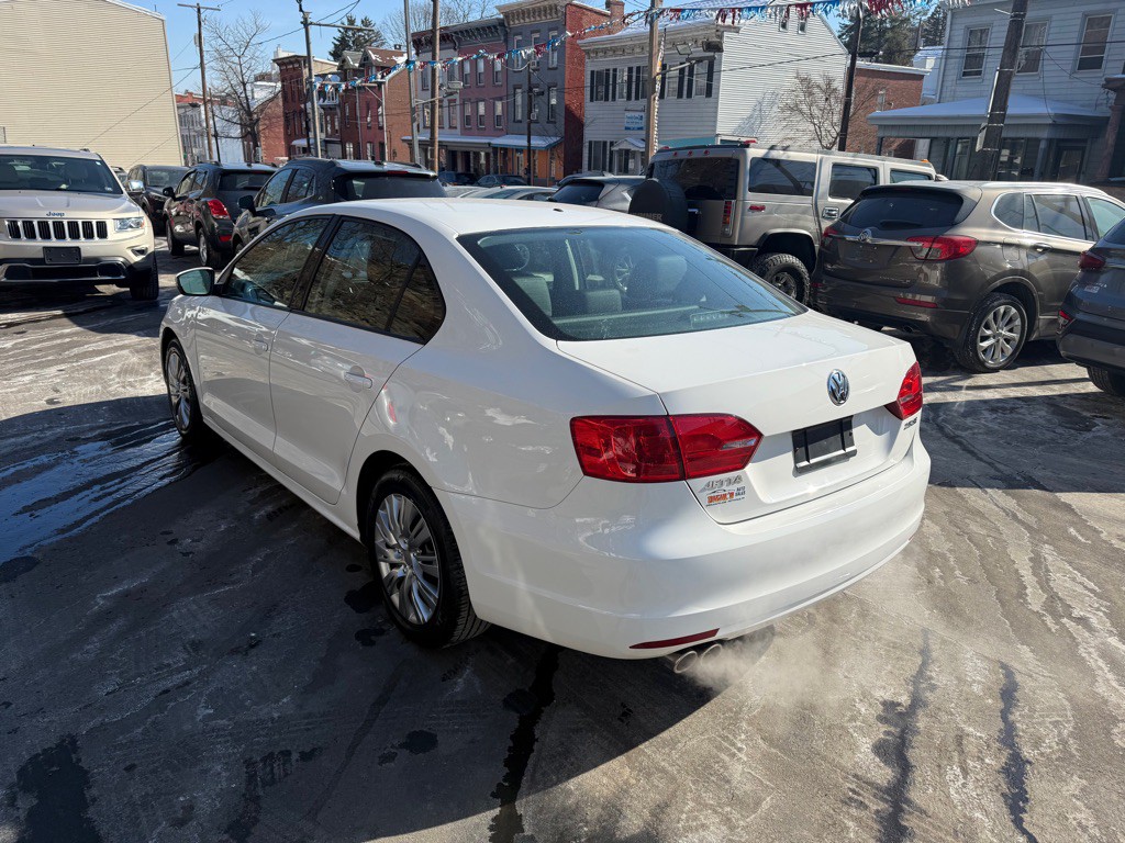 2012 Volkswagen Jetta Image 3