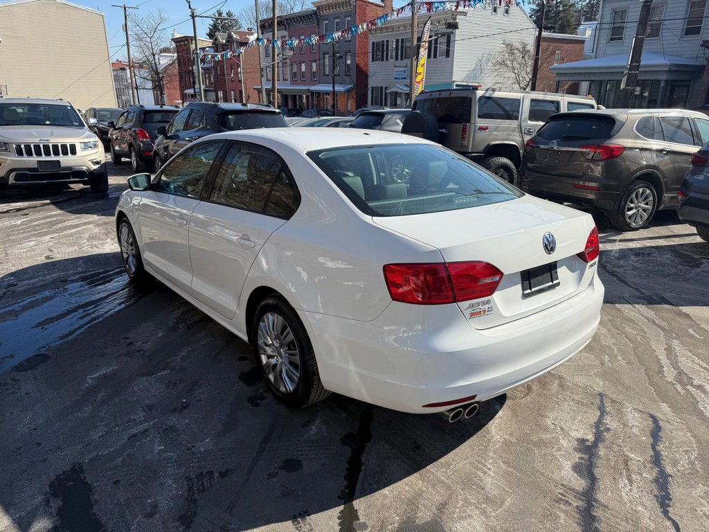 2012 Volkswagen Jetta Image 5