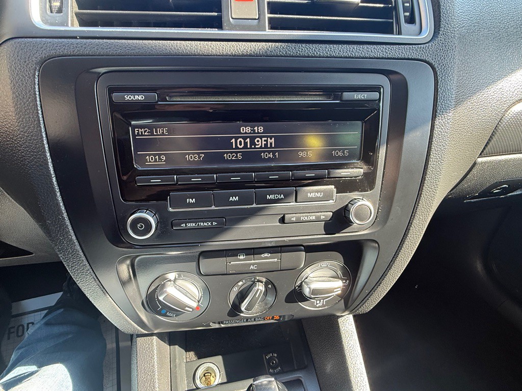 2012 Volkswagen Jetta Image 15