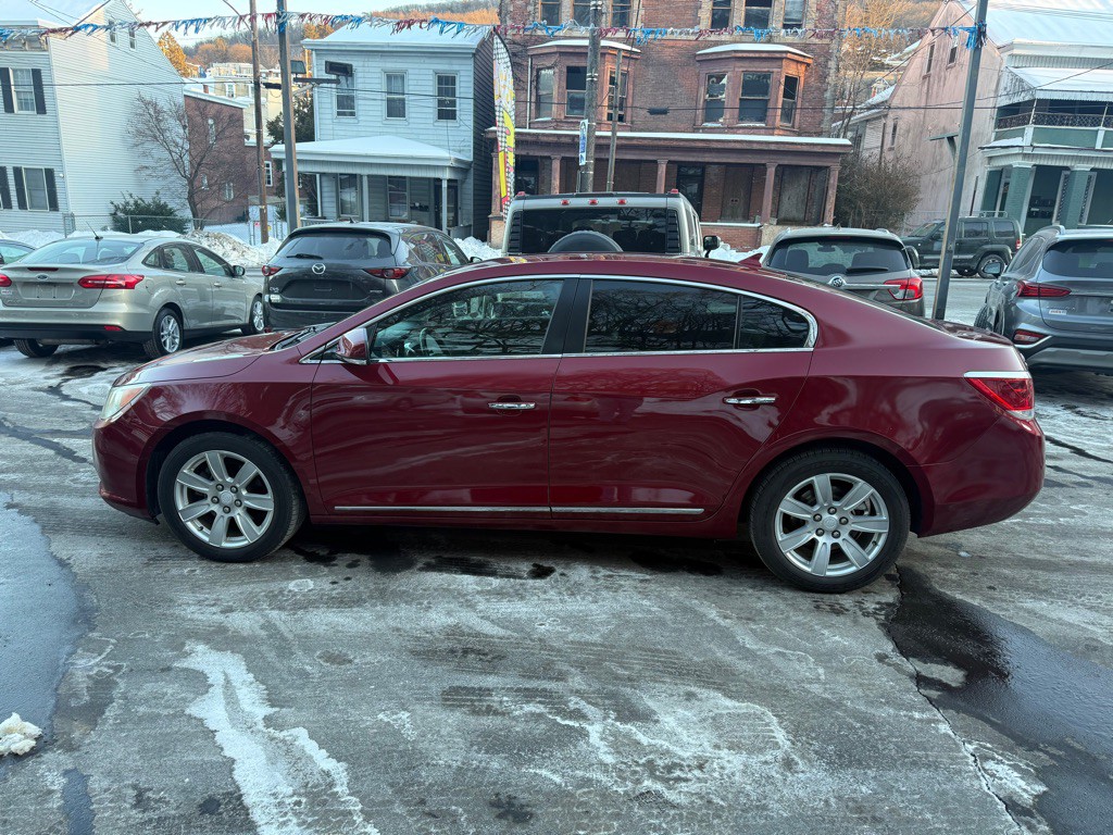 2011 Buick Lacrosse Image 2