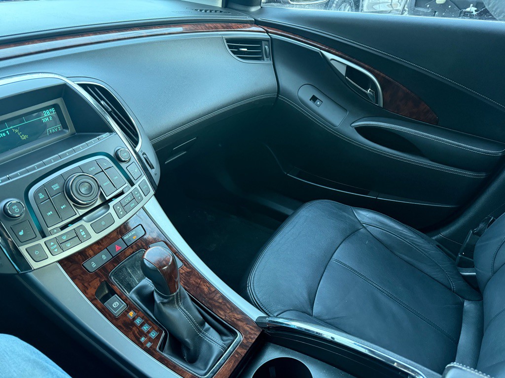 2011 Buick Lacrosse Image 11