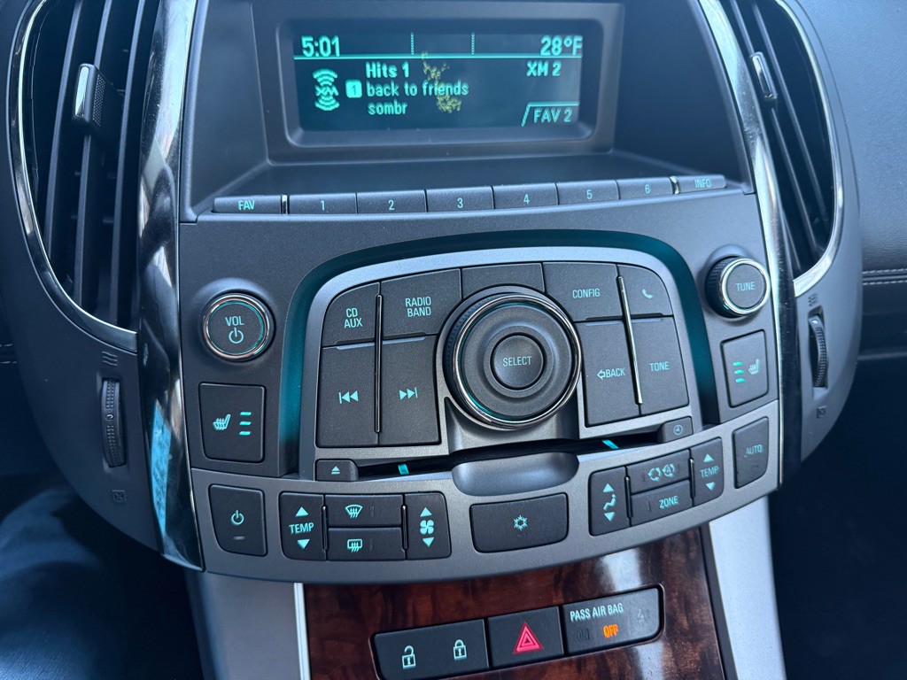 2011 Buick Lacrosse Image 12