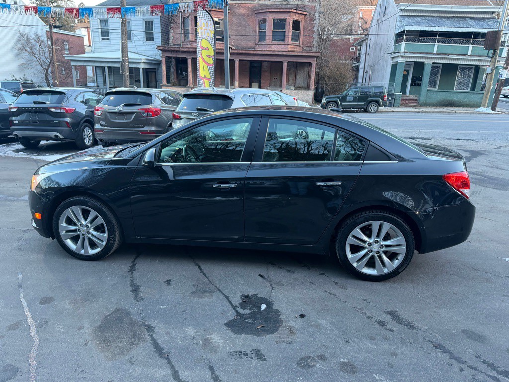 2011 Chevrolet Cruze Image 2
