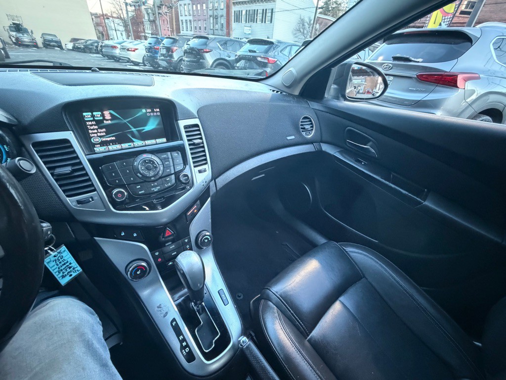 2011 Chevrolet Cruze Image 12