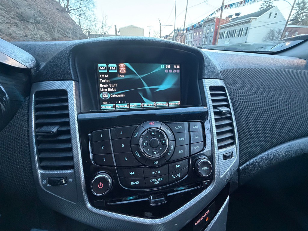 2011 Chevrolet Cruze Image 13