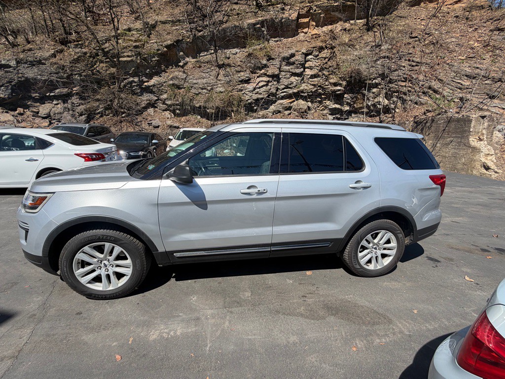 2018 Ford Explorer Image 2