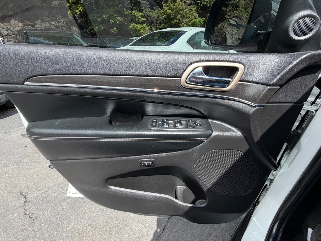 2017 Jeep Grand Cherokee Image 19