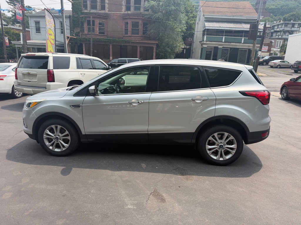 2019 Ford Escape Image 2