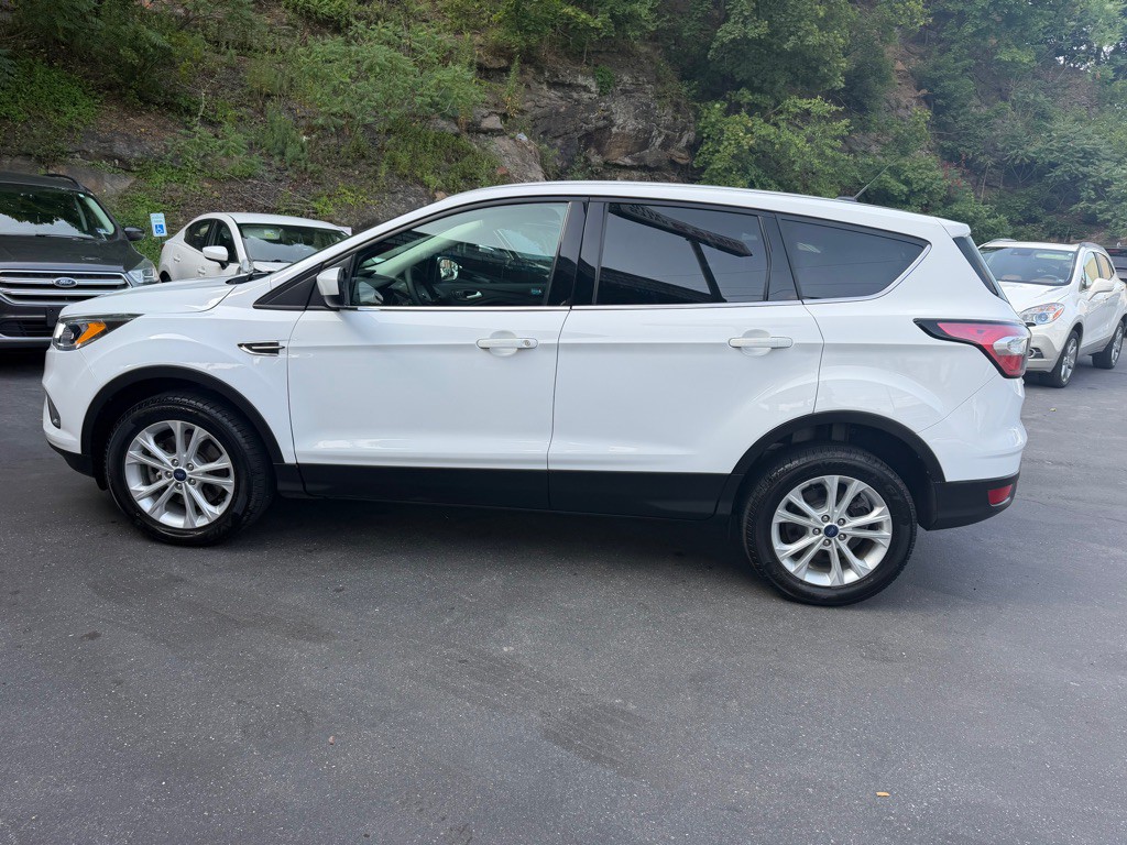 2017 Ford Escape Image 2