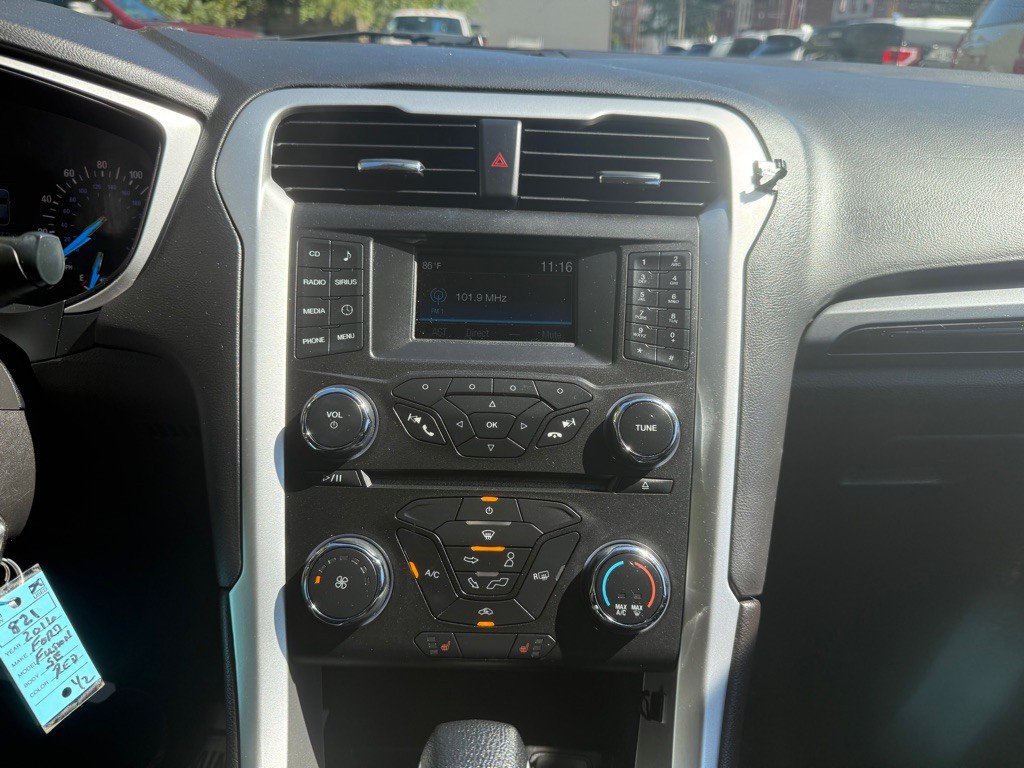 2016 Ford Fusion Image 14