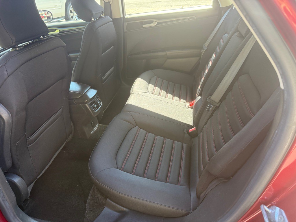 2016 Ford Fusion Image 16
