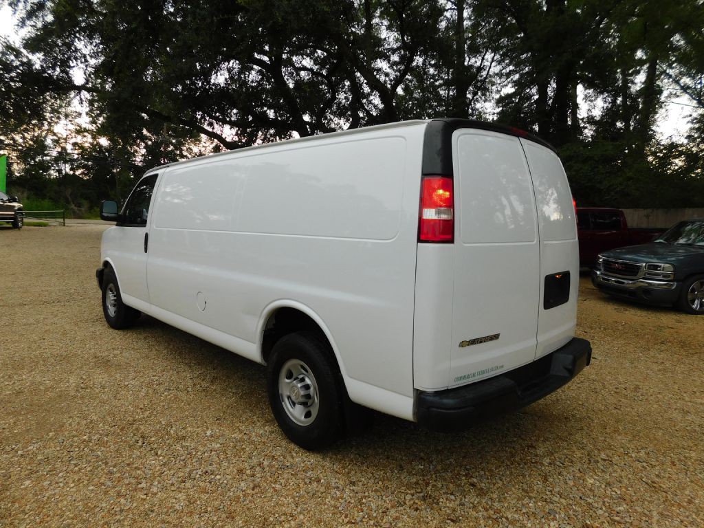 2019 Chevrolet Express Image 3