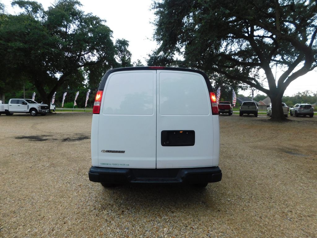 2019 Chevrolet Express Image 4