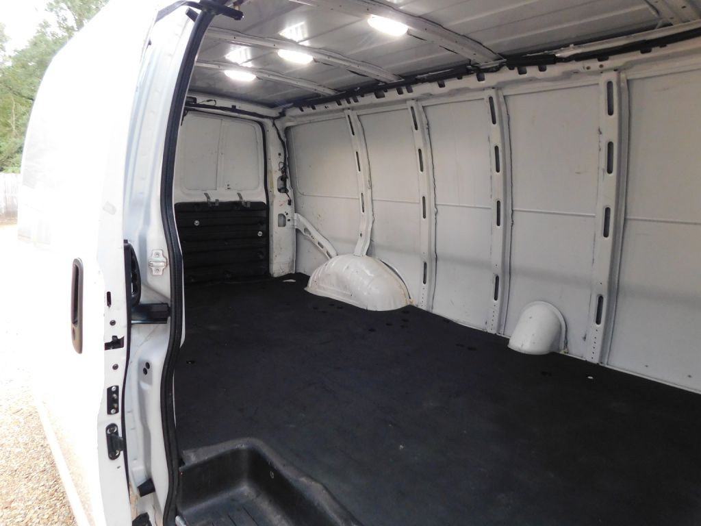 2019 Chevrolet Express Image 15