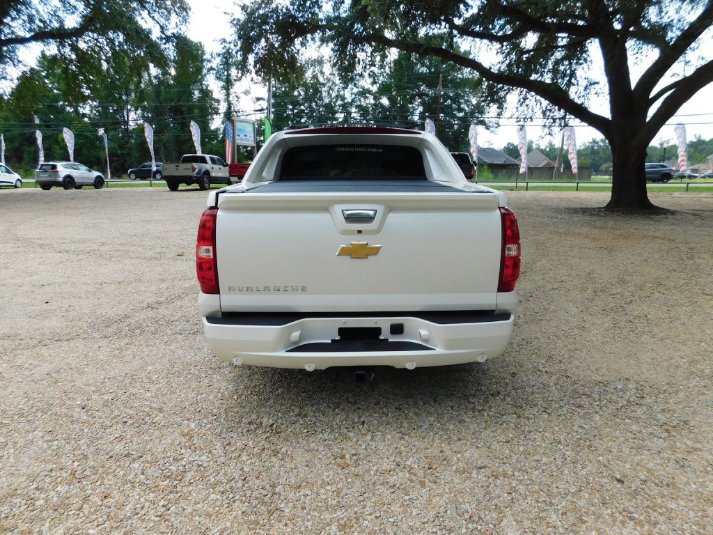 2013 Chevrolet Avalanche Image 3
