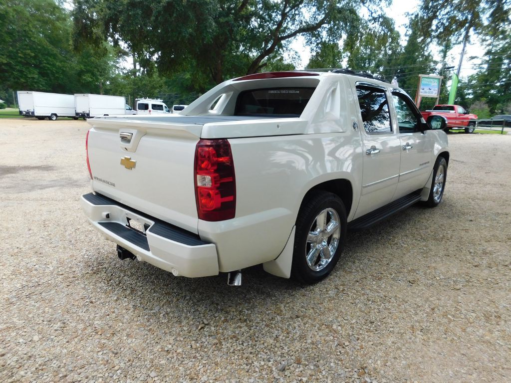 2013 Chevrolet Avalanche Image 4