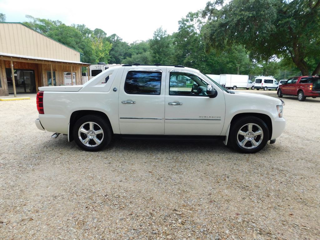 2013 Chevrolet Avalanche Image 5