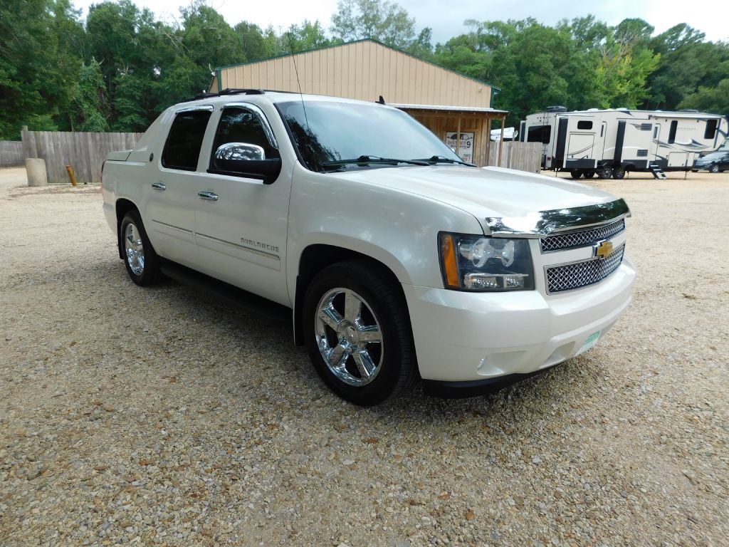 2013 Chevrolet Avalanche Image 6