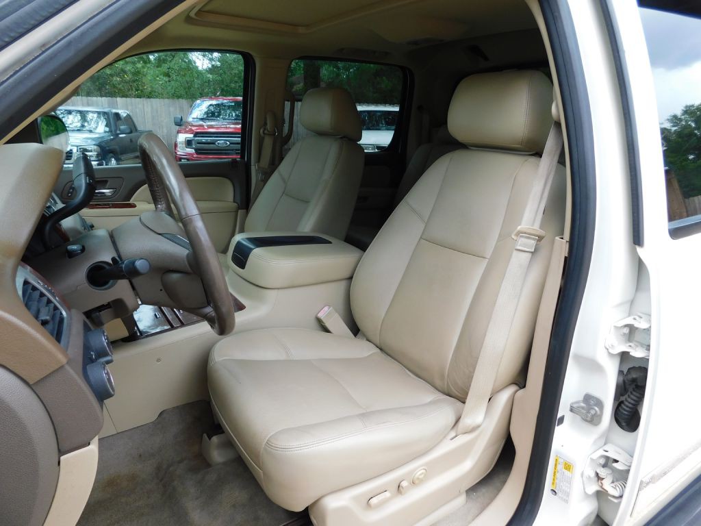 2013 Chevrolet Avalanche Image 10