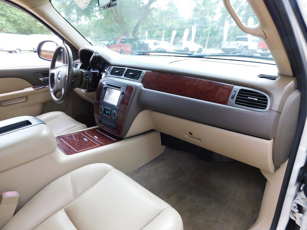 2013 Chevrolet Avalanche Image 12