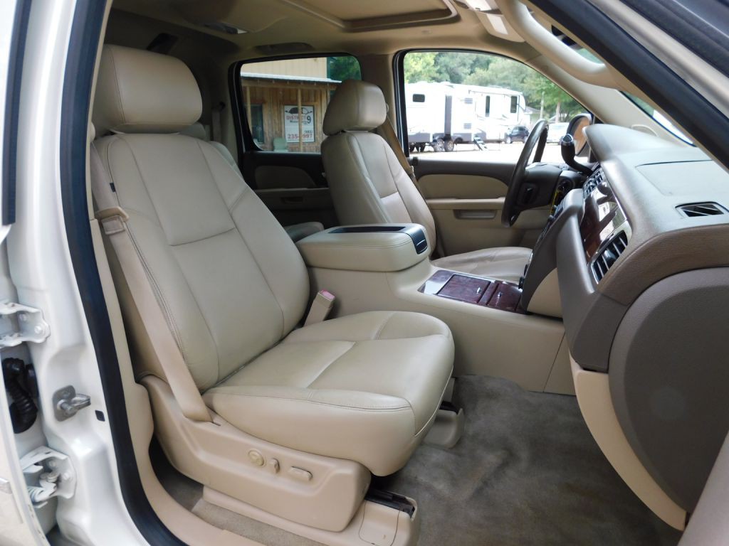 2013 Chevrolet Avalanche Image 13