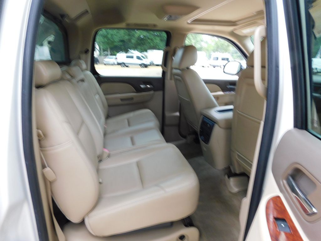 2013 Chevrolet Avalanche Image 15