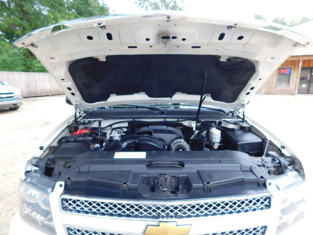 2013 Chevrolet Avalanche Image 16
