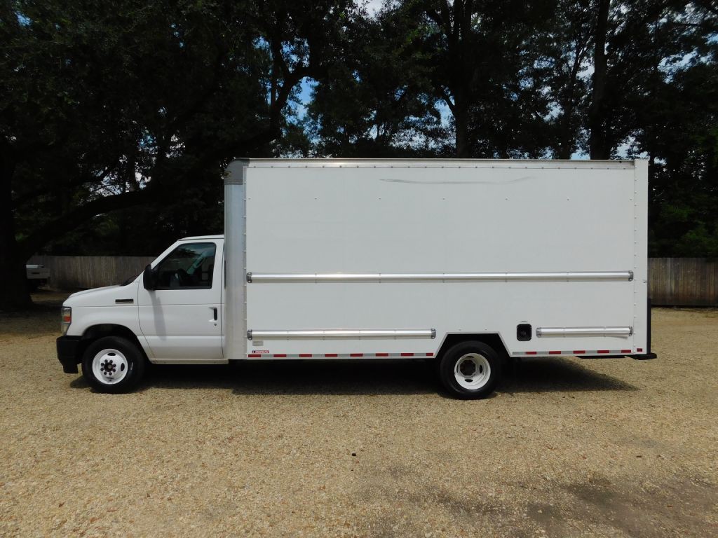 2022 Ford Econoline Image 2