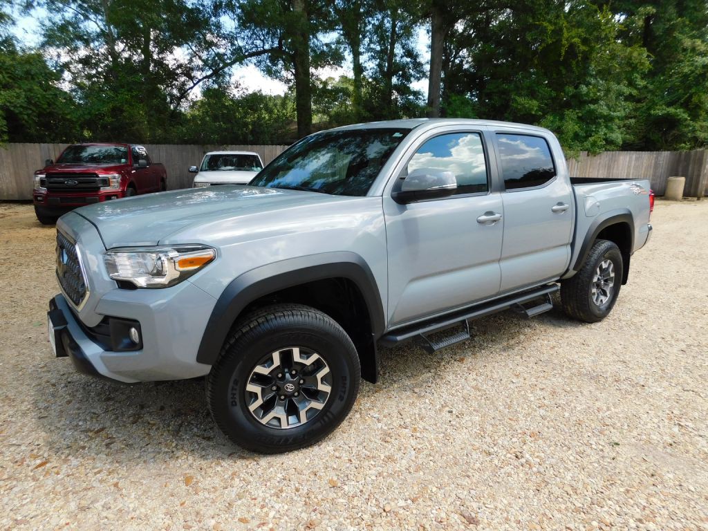 2018 Toyota Tacoma Image 2
