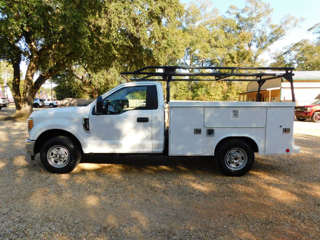 2017 Ford F-250 Image 2