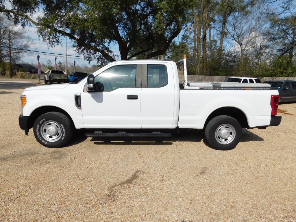 2017 Ford F-250 Image 2