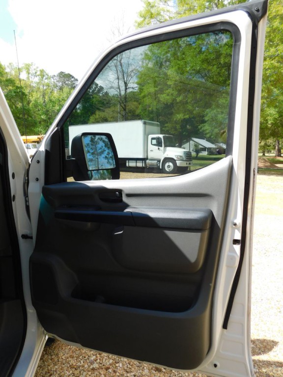 2018 Nissan NV Image 12