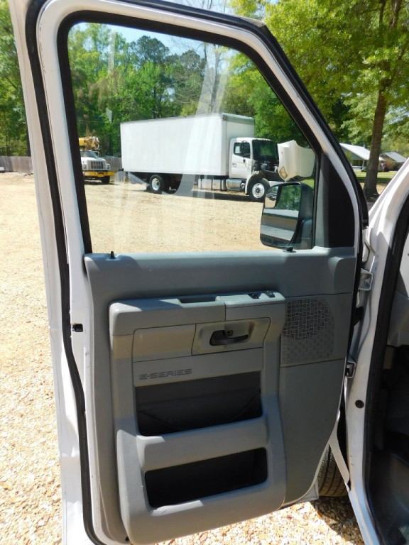 2013 Ford Econoline Image 9