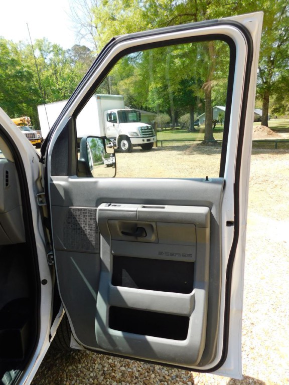 2013 Ford Econoline Image 14