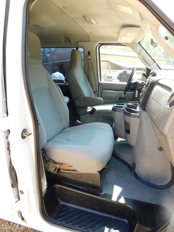 2013 Ford Econoline Image 15