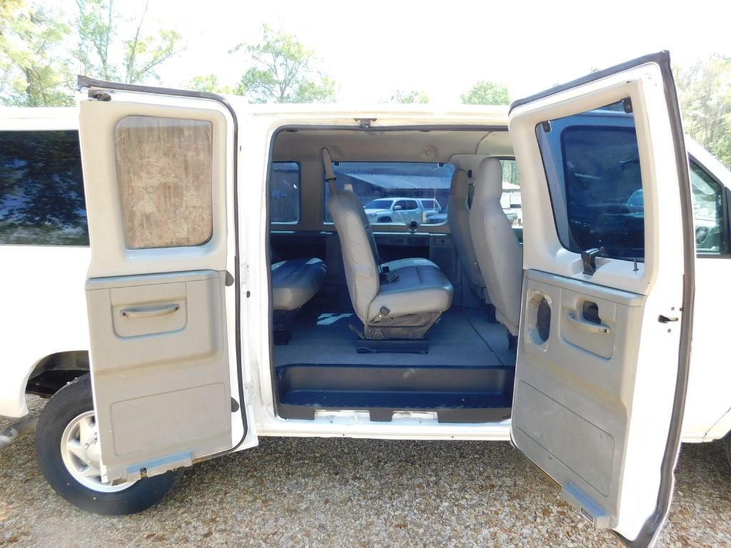 2013 Ford Econoline Image 16