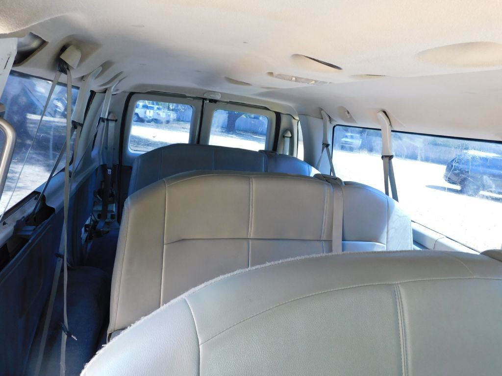 2013 Ford Econoline Image 18