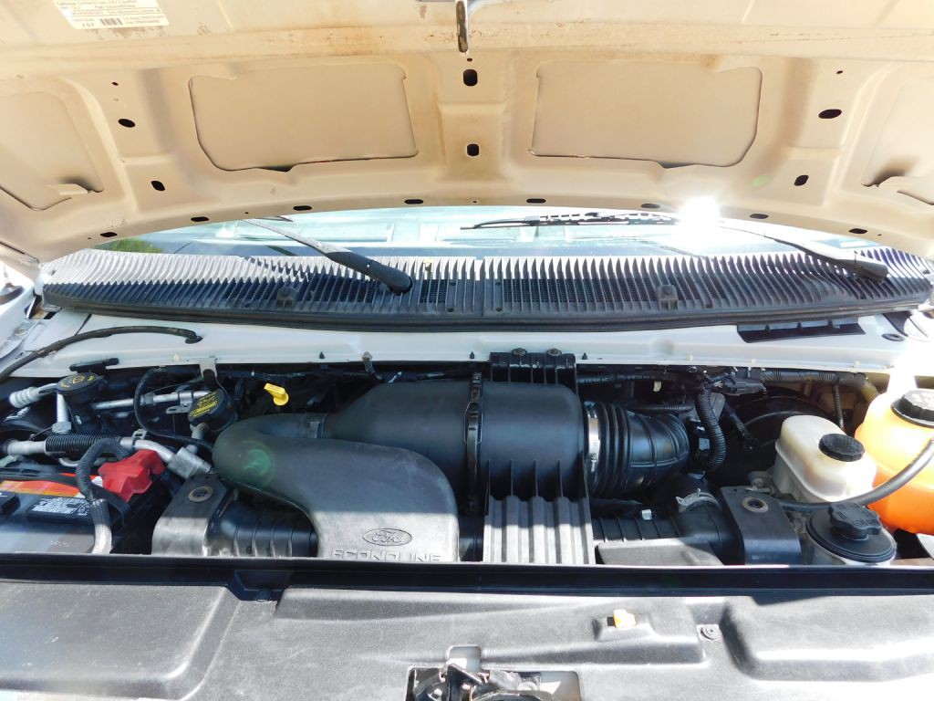 2013 Ford Econoline Image 24