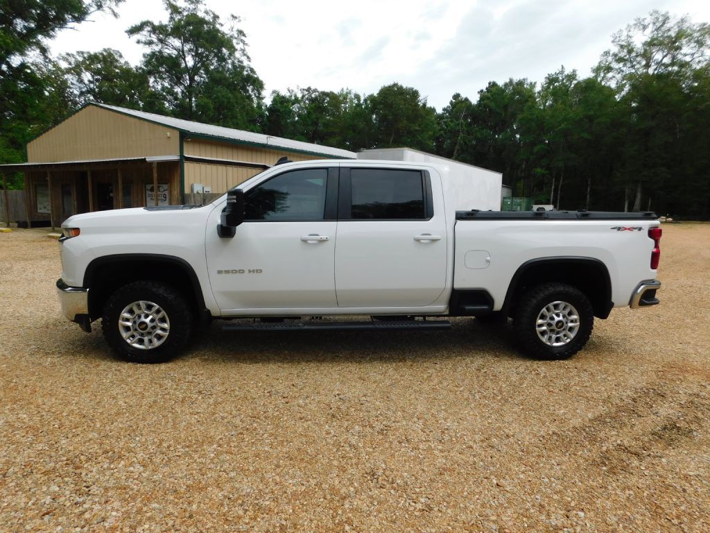 2022 Chevrolet Silverado 1500 Image 2