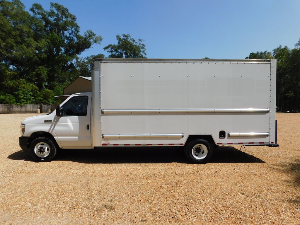2023 Ford Econoline Image 2