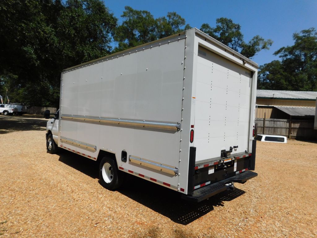 2023 Ford Econoline Image 3