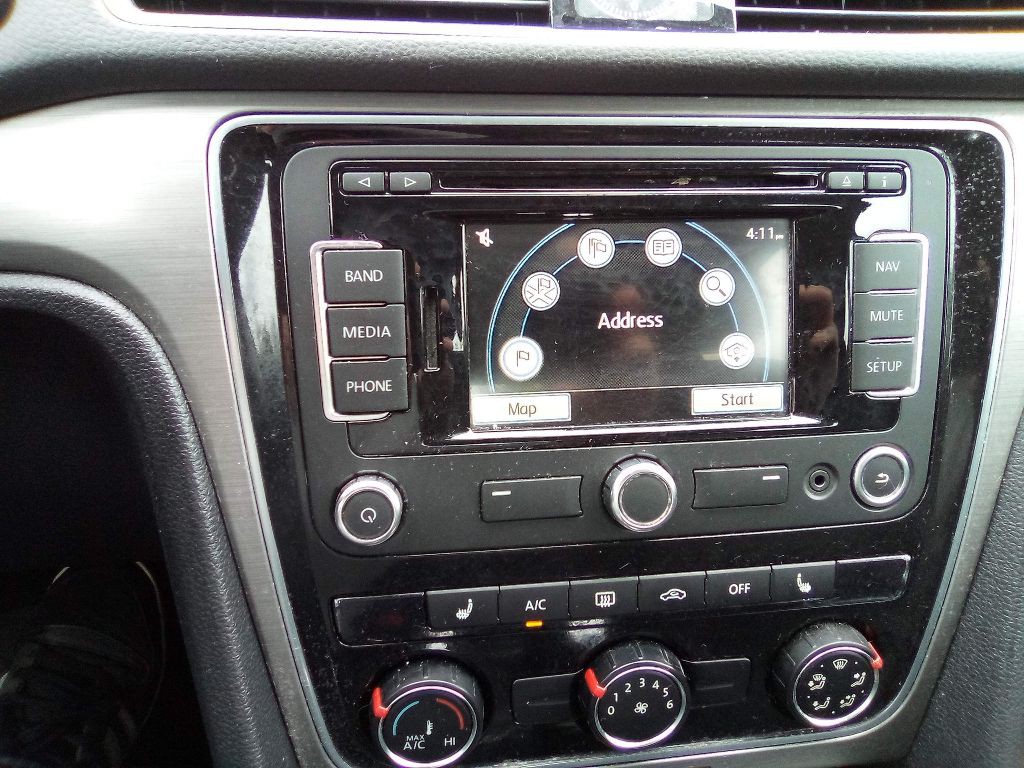 2015 Volkswagen Passat Image 36