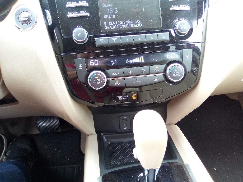 2015 Nissan Rogue Image 19