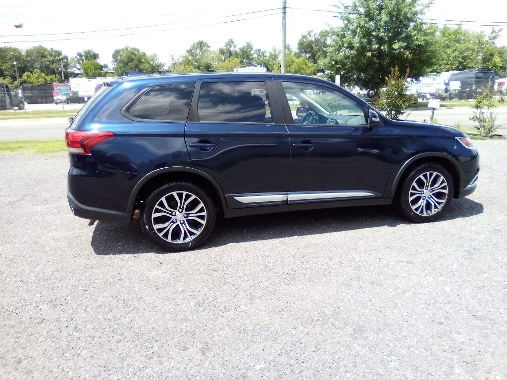 2018 Mitsubishi Outlander Image 2