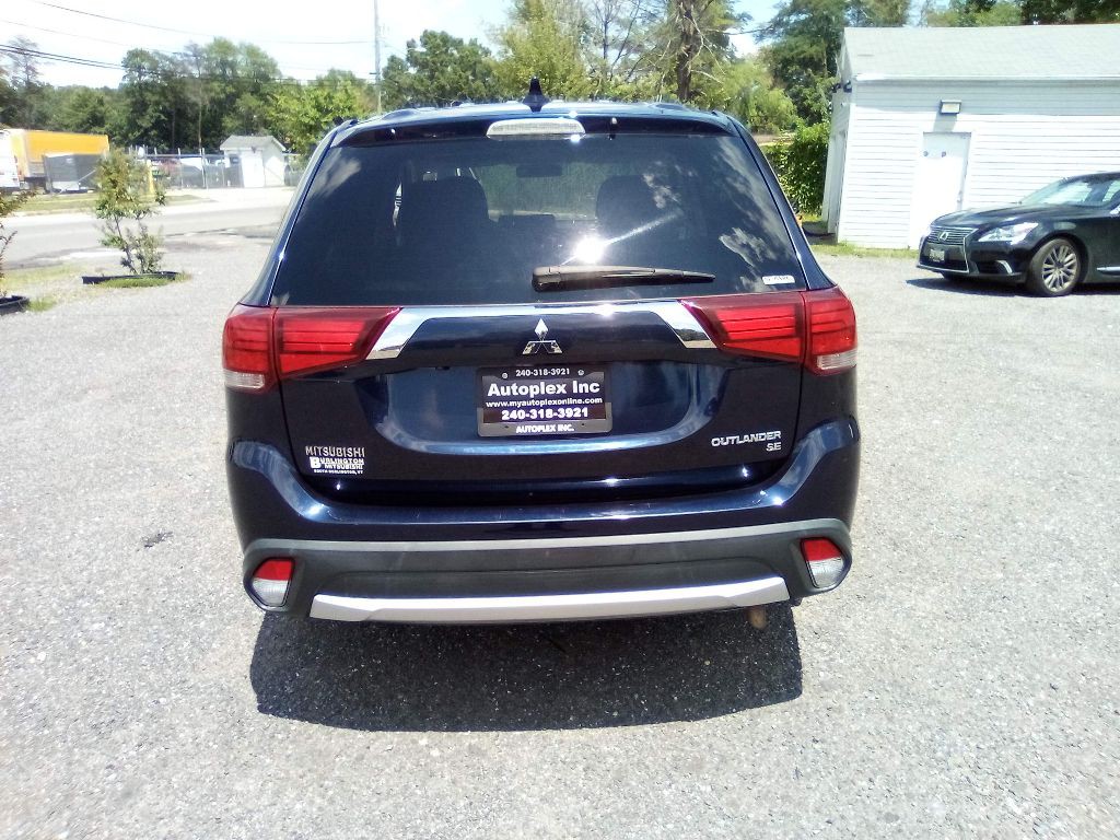 2018 Mitsubishi Outlander Image 8