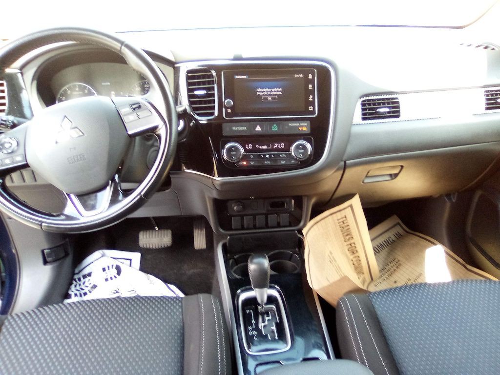2018 Mitsubishi Outlander Image 15