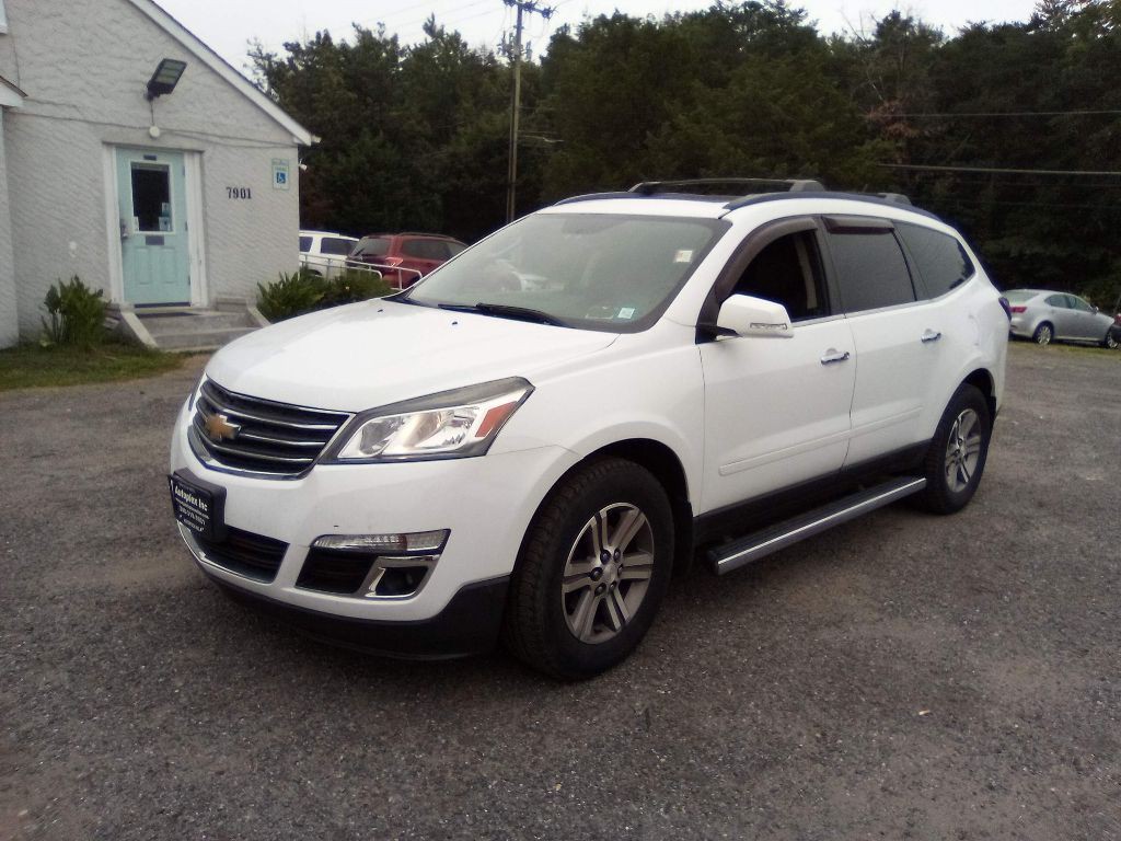 2017 Chevrolet Traverse Image 2