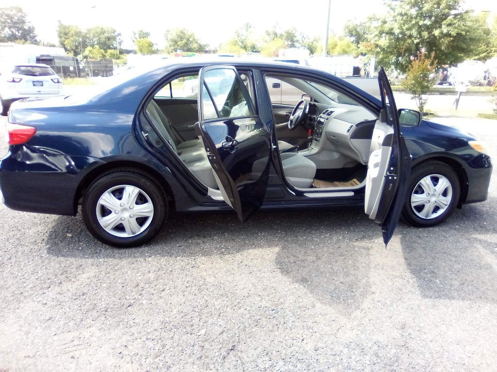 2011 Toyota Corolla Image 32