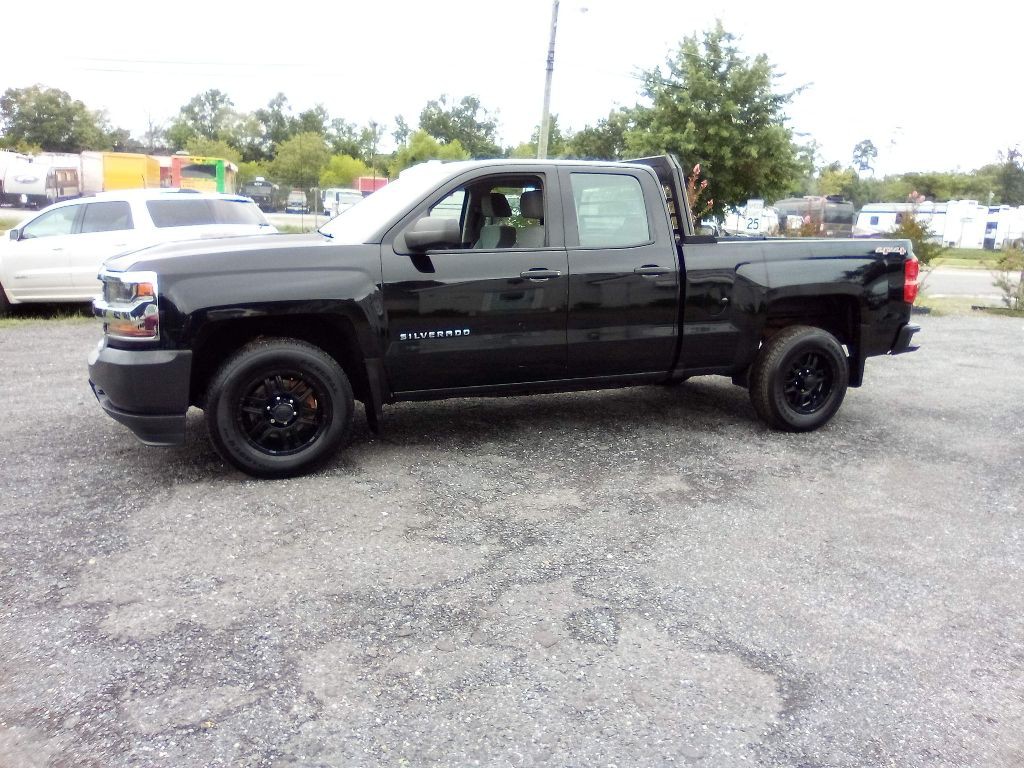 2017 Chevrolet Silverado 1500 Image 2
